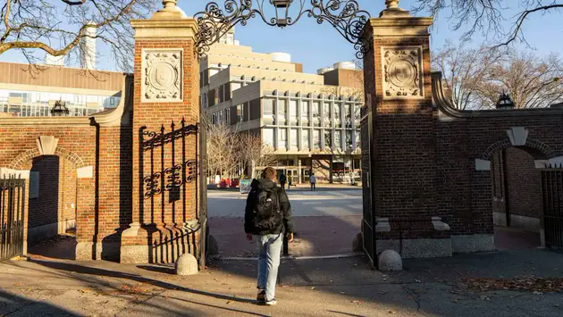 Ch&iacute;nh quyền Trump cấm Harvard tuyển sinh vi&ecirc;n quốc tế