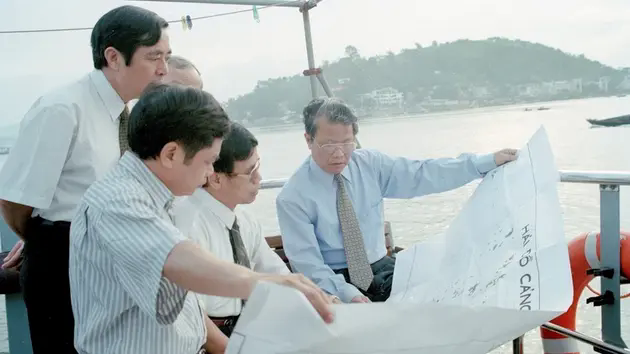 Đồng ch&iacute; Trần Đức Lương, nh&agrave; l&atilde;nh đạo hết l&ograve;ng phục vụ sự nghiệp c&aacute;ch mạng