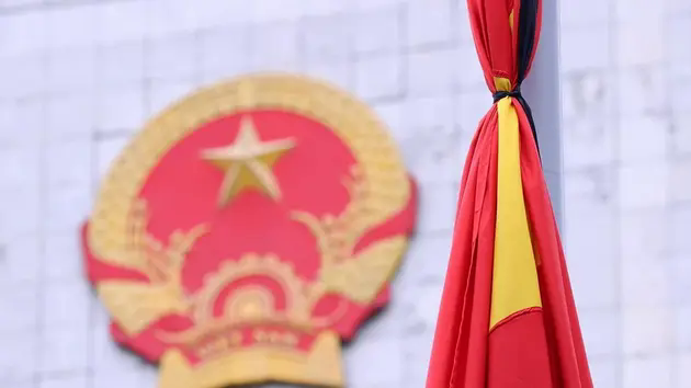 Treo cờ rủ, kh&ocirc;ng tổ chức hoạt động vui chơi c&ocirc;ng cộng trong hai ng&agrave;y Quốc tang