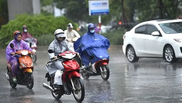 Kh&ocirc;ng kh&iacute; lạnh tr&agrave;n về giữa m&ugrave;a h&egrave; g&acirc;y mưa diện rộng