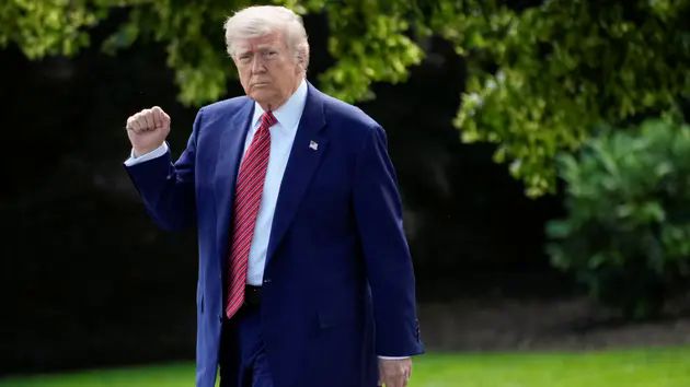 &Ocirc;ng Trump ho&atilde;n &aacute;p thuế 50% với EU đến ng&agrave;y 9/7