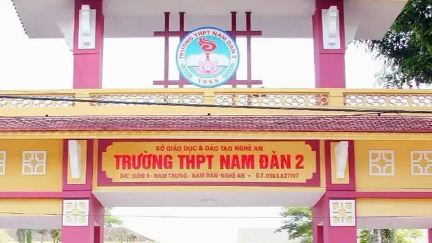 Đ&igrave;nh chỉ gi&aacute;m thị ph&aacute;t ng&ocirc;n kh&ocirc;ng chuẩn mực trong kỳ thi lớp 10