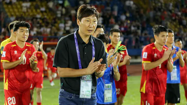 HLV Kim Sang Sik thừa nhận gặp kh&oacute;