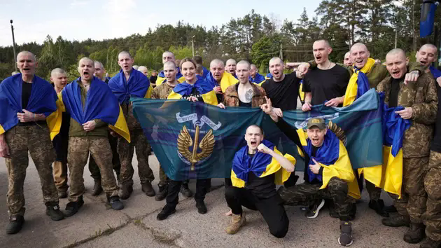 Nga, Ukraine c&ocirc;ng bố ng&agrave;y trao đổi t&ugrave; binh tiếp theo