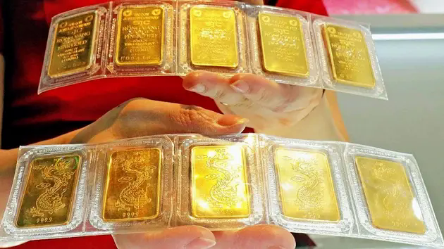 Gi&aacute; v&agrave;ng trong nước tăng, giảm tr&aacute;i chiều