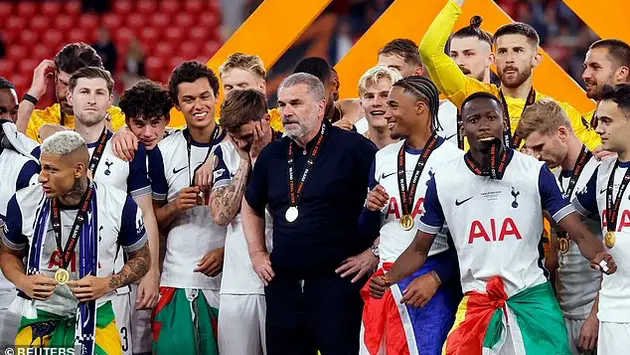 Cầu thủ Tottenham tri &acirc;n HLV Ange Postecoglou