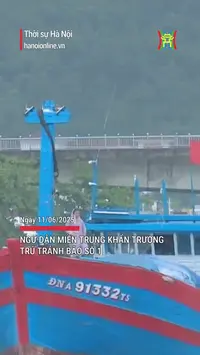 Ngư d&acirc;n miền Trung khẩn trương tr&aacute;nh b&atilde;o số 1