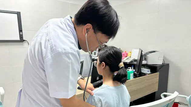 Cứu sống nữ sinh 18 tuổi bị xe &ocirc; t&ocirc; c&aacute;n qua ngực