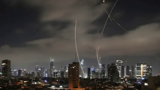 Israel tiếp tục hứng t&ecirc;n lửa từ Iran