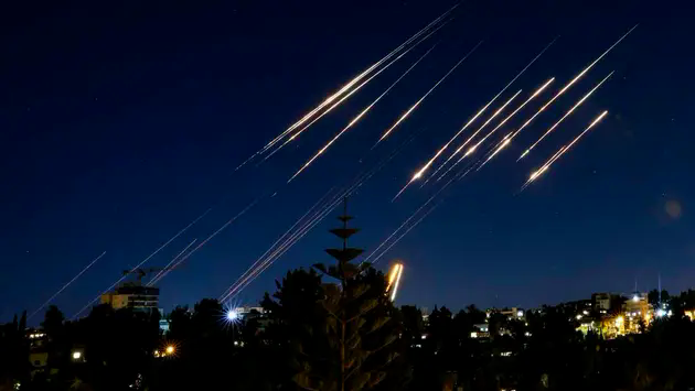 Iran tiến h&agrave;nh đợt tấn c&ocirc;ng thứ ch&iacute;n v&agrave;o Israel