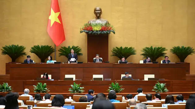 Quốc hội tiếp tục thảo luận về ph&aacute;t triển kinh tế x&atilde; hội