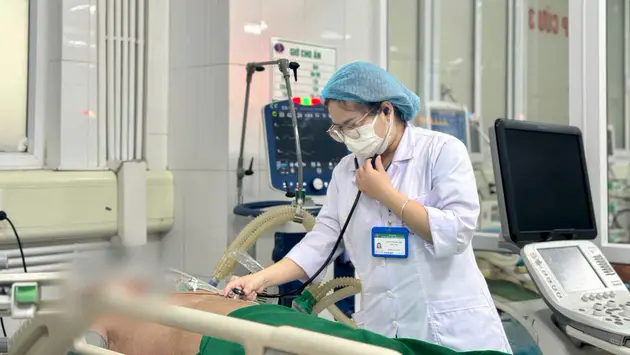 Người đ&agrave;n &ocirc;ng nguy kịch v&igrave; uống nửa l&iacute;t rượu mỗi ng&agrave;y