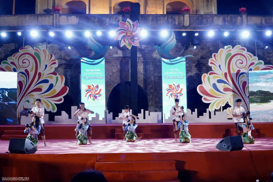 C&aacute;c tiết mục biểu diễn nghệ thuật tại Ng&agrave;y hội văn h&oacute;a hữu nghị &ldquo;Sắc m&agrave;u ASEAN