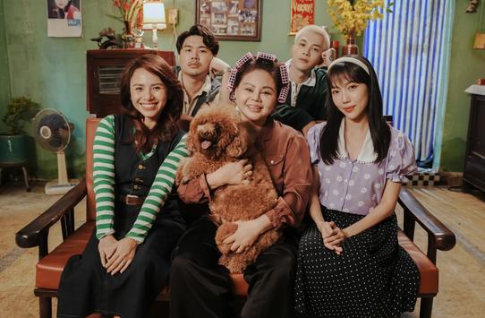 'Gặp lại chị bầu' tung poster v&agrave; MV Tết đặc biệt