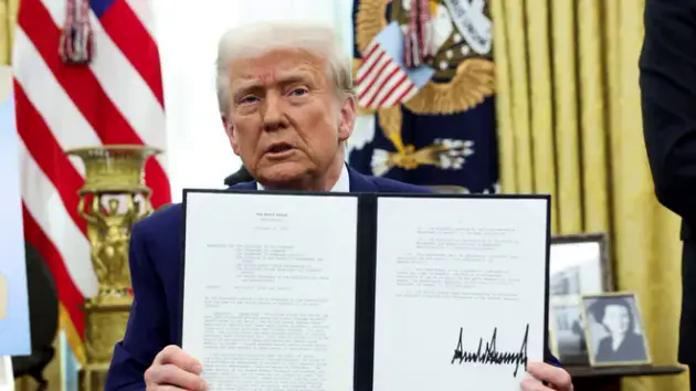 Thuế quan mới của &ocirc;ng Trump sẽ &aacute;p dụng ngay lập tức