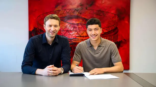 Cầu thủ Việt kiều đắt gi&aacute; k&yacute; hợp đồng với Bayer Leverkusen