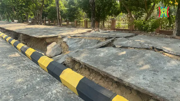 Đường s&aacute; Myanmar bị t&agrave;n ph&aacute; sau trận động đất lịch sử