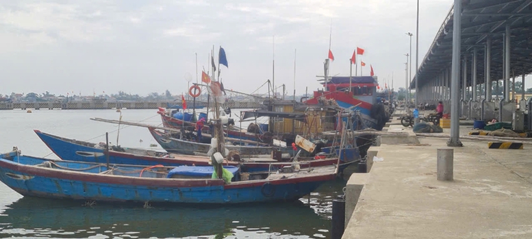 C&aacute;c t&agrave;u thuyền hoạt động tr&ecirc;n biển chủ động ph&ograve;ng tr&aacute;nh b&atilde;o số 3.