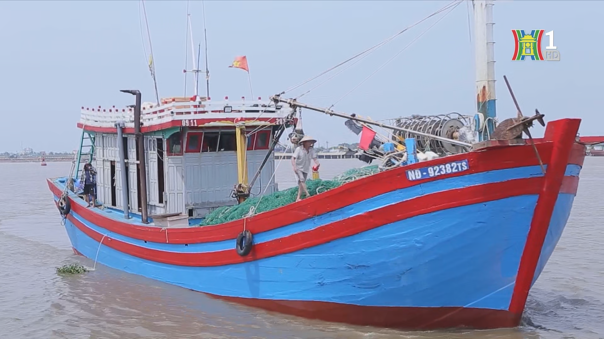 Tỉnh Nam Định hi&ecirc;̣n c&oacute; hơn 1.700 phương ti&ecirc;̣n t&agrave;u, thuyền với gần 5.300 ngư d&acirc;n.