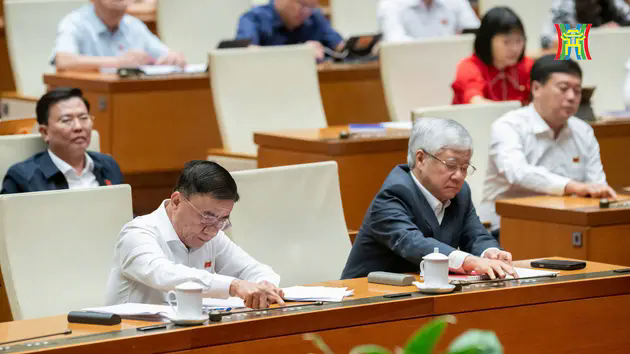 100% đại biểu t&aacute;n th&agrave;nh sửa đổi Hiến ph&aacute;p 2013