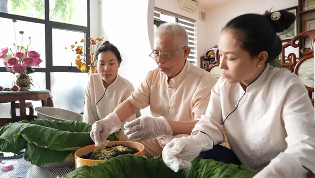 Nghệ nh&acirc;n H&agrave; Nội: Người ướp hương xưa