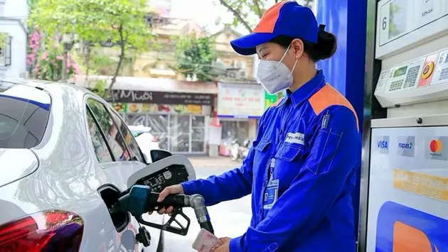 Gi&aacute; xăng dầu tăng nhẹ