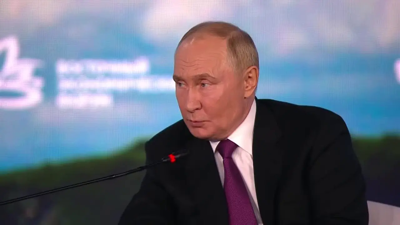 Tổng thống Nga Vladimir Putin ph&aacute;t biểu tại phi&ecirc;n to&agrave;n thể của Diễn đ&agrave;n Kinh tế phương Đ&ocirc;ng lần thứ IX, ng&agrave;y 5/9/2024
