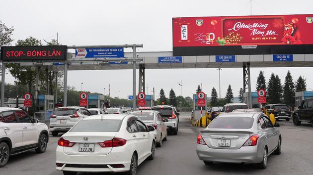 Th&iacute; điểm thu ph&iacute; kh&ocirc;ng dừng tại s&acirc;n bay Nội B&agrave;i