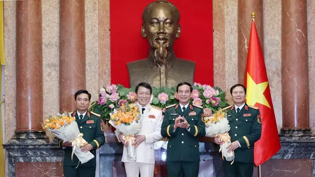 Ti&ecirc;u ch&iacute; x&eacute;t thăng qu&acirc;n h&agrave;m cấp tướng vượt bậc, trước hạn