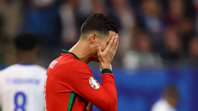 Bồ Đ&agrave;o Nha 0-0 (pen: 3-5) Ph&aacute;p: Lời chia tay của CR7