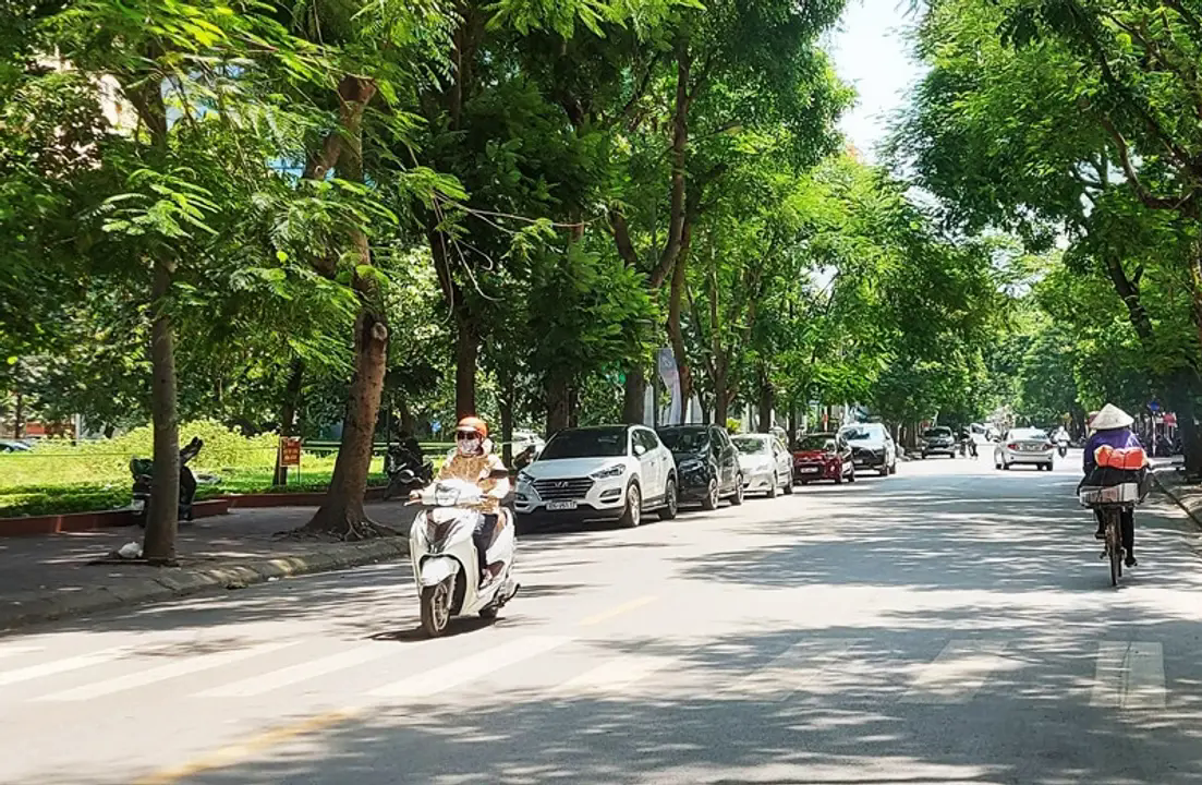 Ng&agrave;y 6/9, H&agrave; Nội vẫn c&oacute; nắng n&oacute;ng với chất lượng kh&ocirc;ng kh&iacute; ở mức c&oacute; hại cho sức khỏe. 