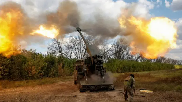 Nga xuy&ecirc;n thủng ph&ograve;ng tuyến miền Đ&ocirc;ng Ukraine