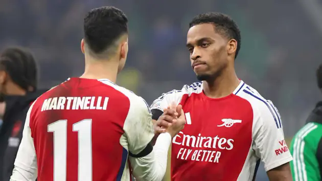 Hai ng&ocirc;i sao Arsenal c&oacute; nguy cơ bị cấm thi đấu