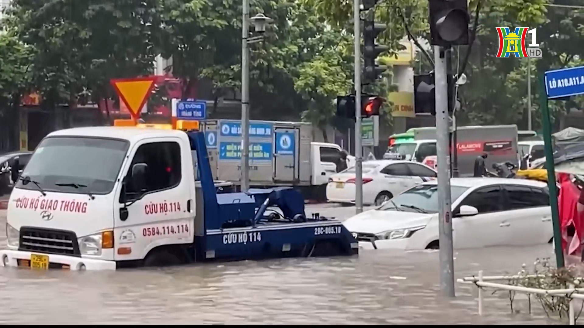 &Ocirc; t&ocirc; bị ngập nước rất dễ dẫn đến thủy k&iacute;ch.