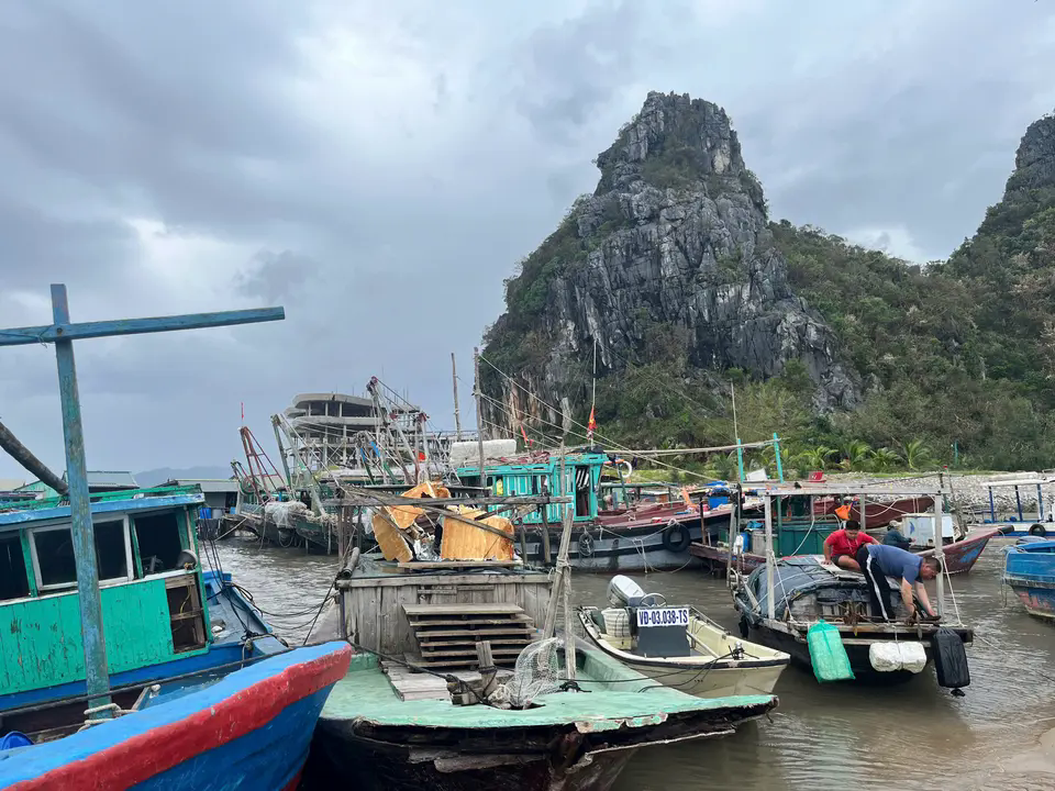 Những chiếc thuyền kh&ocirc;ng thấy chủ...