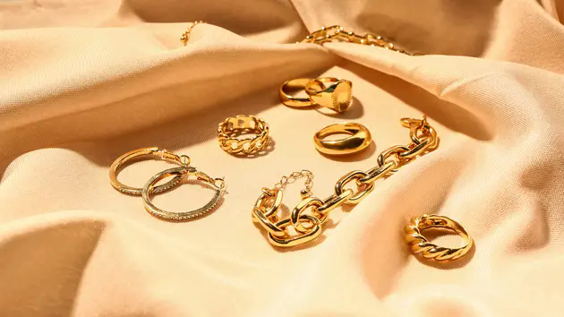 Gi&aacute; v&agrave;ng ng&agrave;y 9/1 tiếp đ&agrave; tăng phi m&atilde;