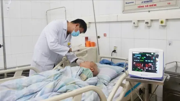 R&eacute;t đậm k&eacute;o d&agrave;i, nhiều trẻ nhỏ v&agrave; người gi&agrave; nhập viện