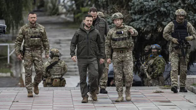 Ukraine cần huy động 30.000 qu&acirc;n mỗi th&aacute;ng để đối ph&oacute; Nga