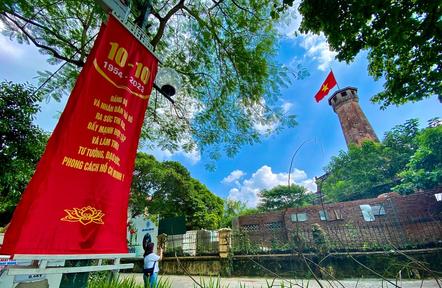 H&agrave; Nội rực rỡ cờ hoa mừng Ng&agrave;y Giải ph&oacute;ng Thủ đ&ocirc;