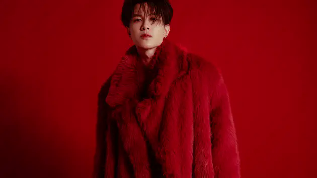 Anh T&uacute; Atus kh&aacute;c lạ với phong c&aacute;ch Kpop