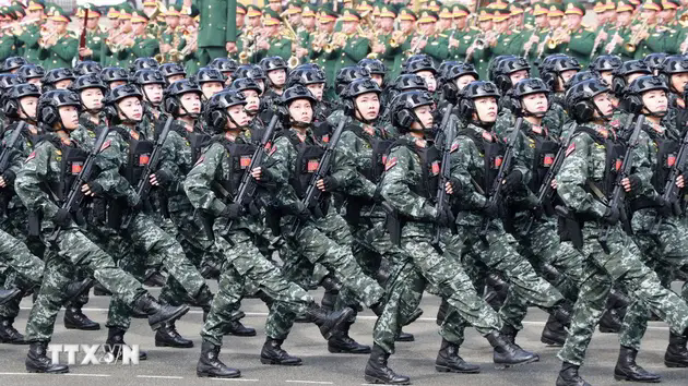Diễu binh hợp luyện chuẩn bị kỷ niệm 50 năm thống nhất đất nước