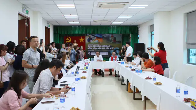 Chung tay hỗ trợ đồng b&agrave;o vượt qua b&atilde;o số 3