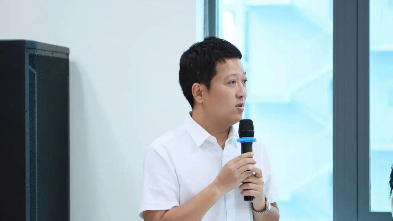 Nghệ sỹ Trường Giang c&ugrave;ng nghệ sĩ Nh&atilde; Phương chuyển khoản ủng hộ tại chỗ 200 triệu đồng.