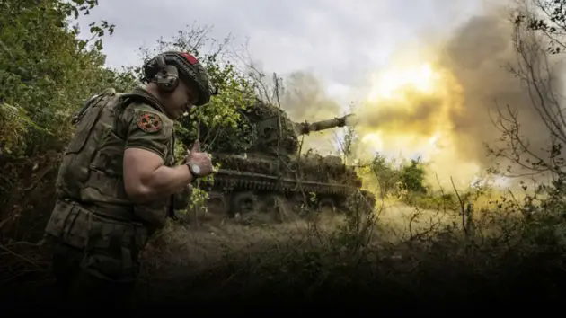 Nga cắm cờ ở trung t&acirc;m th&agrave;nh phố Sudzha, Kursk