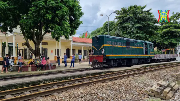 Đường sắt huy động phương tiện vận chuyển h&agrave;ng cứu trợ