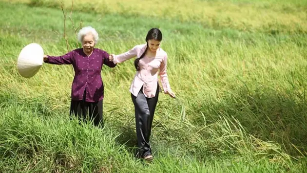 Qu&ecirc; hương v&agrave; mẹ