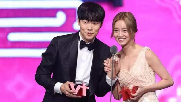 Cặp sao đ&igrave;nh đ&aacute;m của 'Reply 1988' chia tay