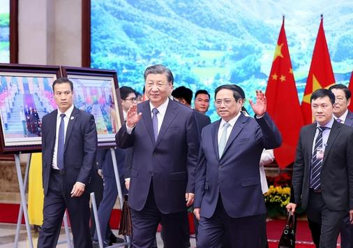 Thủ tướng Phạm Minh Ch&iacute;nh v&agrave; Tổng B&iacute; thư, Chủ tịch nước Trung Quốc Tập Cận B&igrave;nh tham quan trưng b&agrave;y ảnh về quan hệ Việt - Trung
