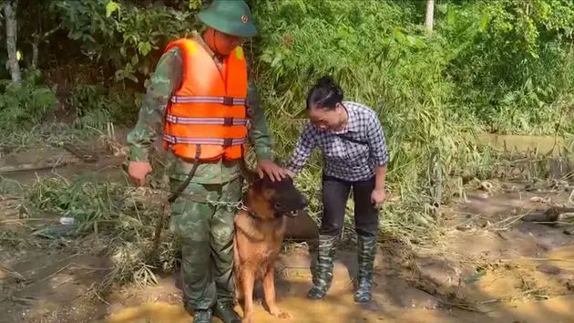 Ph&aacute;t hiện th&ecirc;m thi thể nạn nh&acirc;n tại L&agrave;ng Nủ