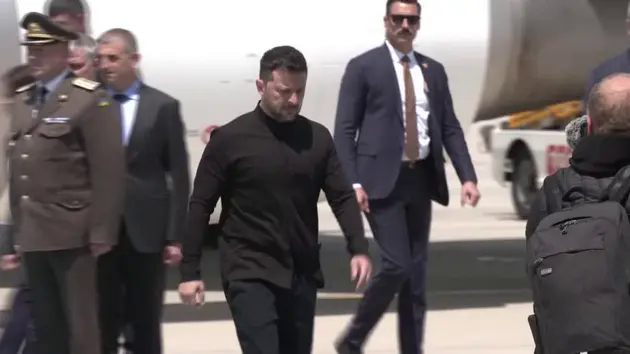 &Ocirc;ng Zelensky đ&atilde; đến Ankara, Thổ Nhĩ Kỳ